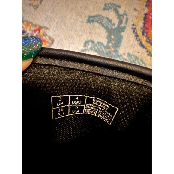 Dr. Martens 1460 Black Patent Leather Lace-Up Boots Unisex Size 4 - Picture 2 of 5